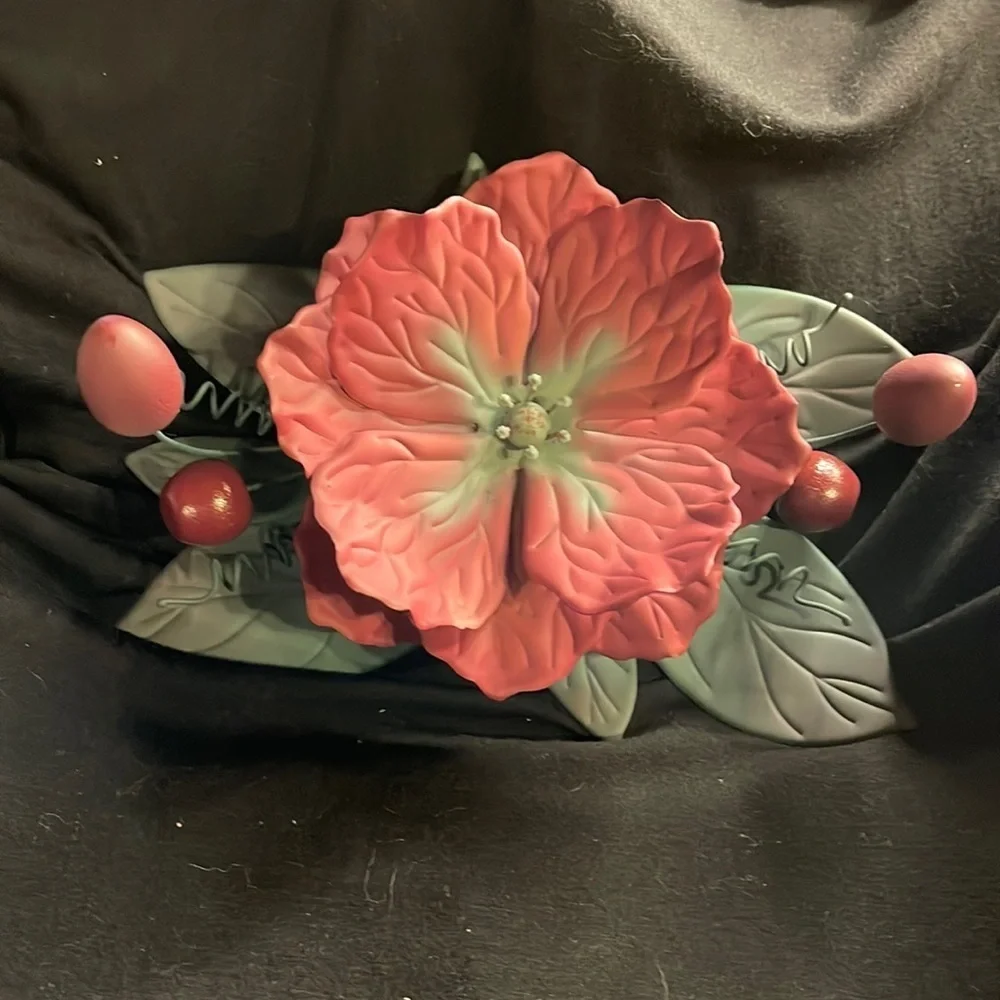 Home Interiors 1199BL Green & Maroon Metal Floral Design